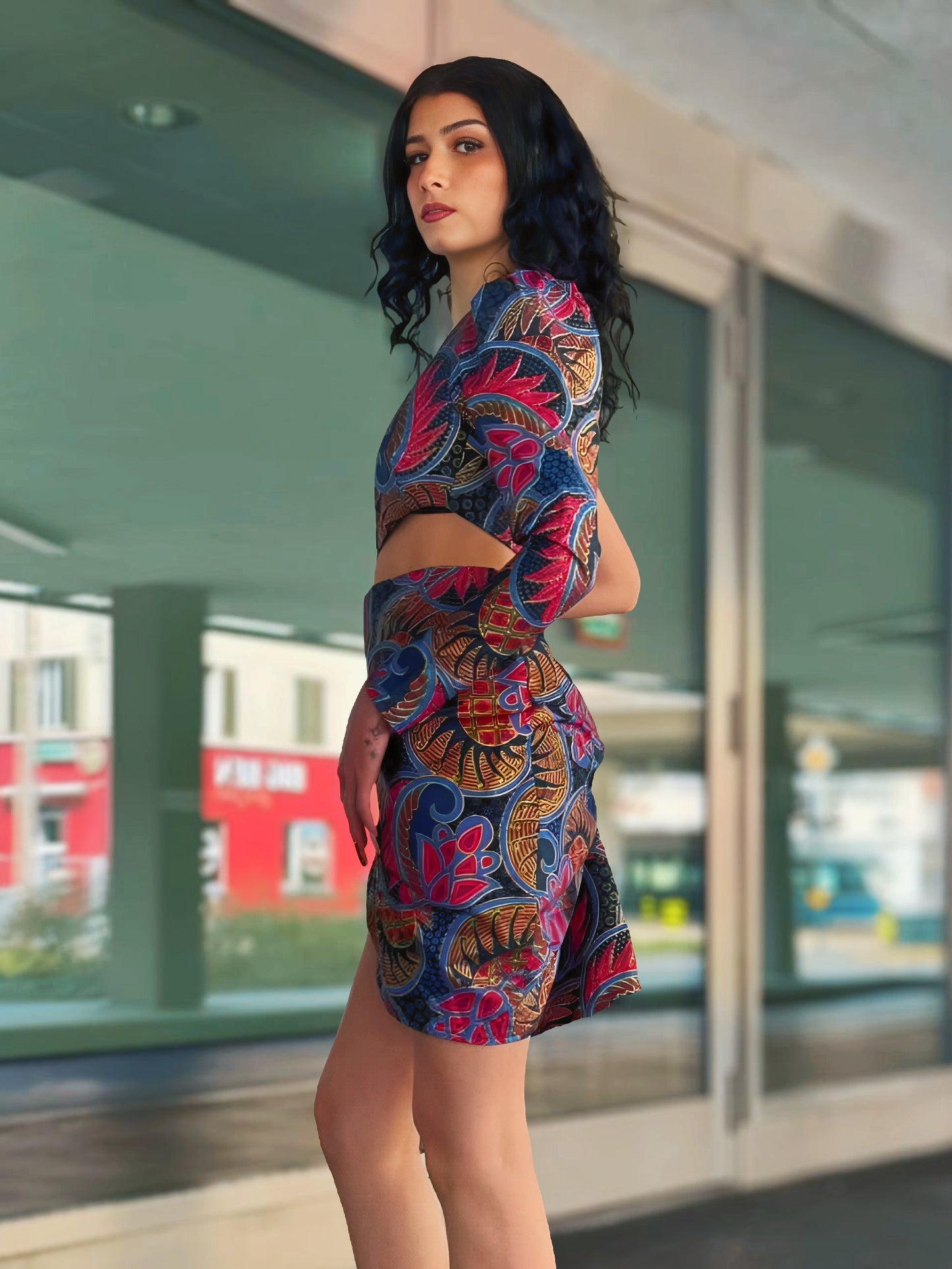 Que Summer One shoulder mini dress.
