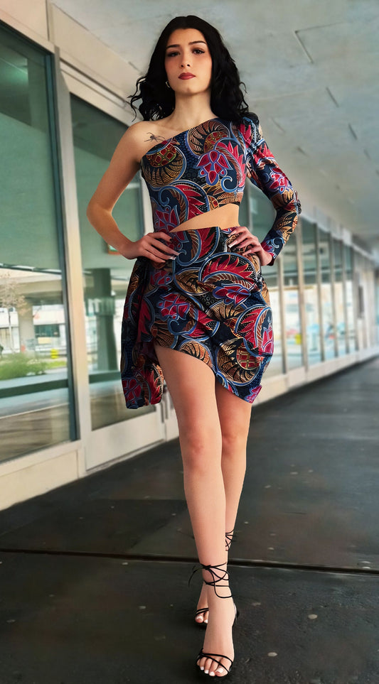 Que Summer One shoulder mini dress.